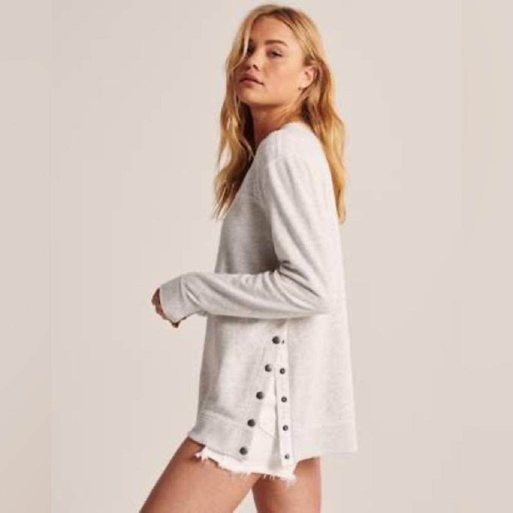 Abercrombie & Fitch Light Gray Crewneck Snap-Up Sweatshirt